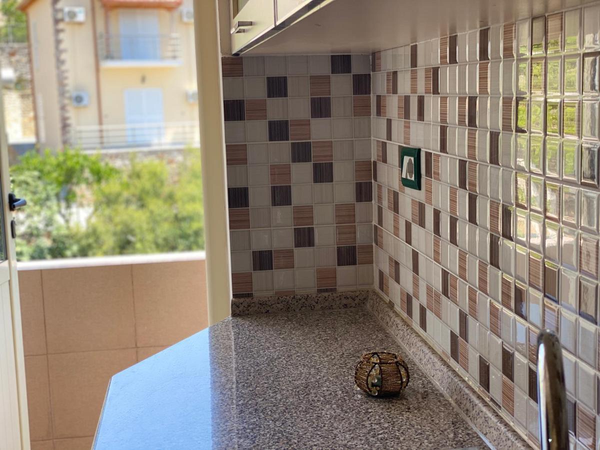 88 Apartment Himare Buitenkant foto