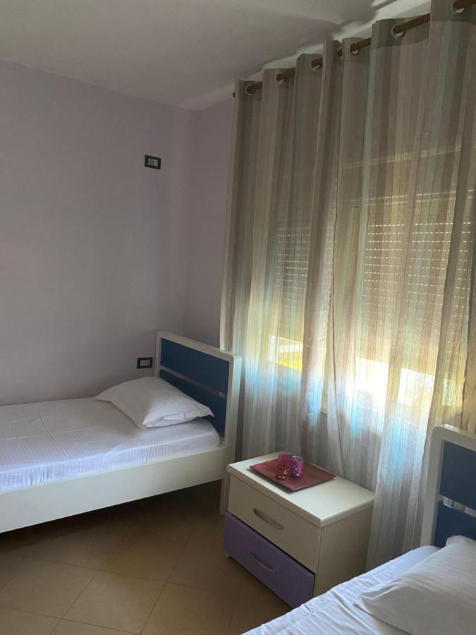 88 Apartment Himare Buitenkant foto