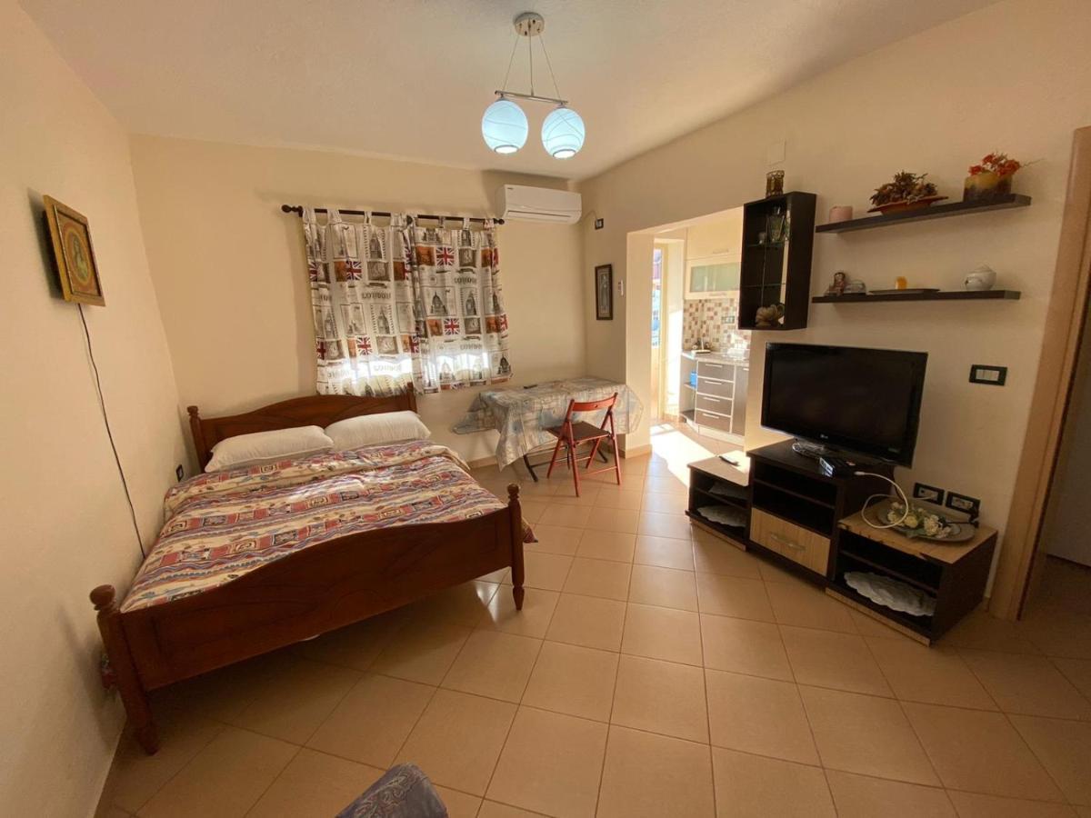 88 Apartment Himare Buitenkant foto