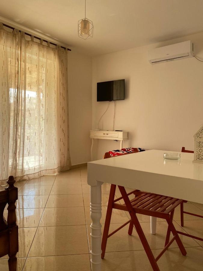 88 Apartment Himare Buitenkant foto