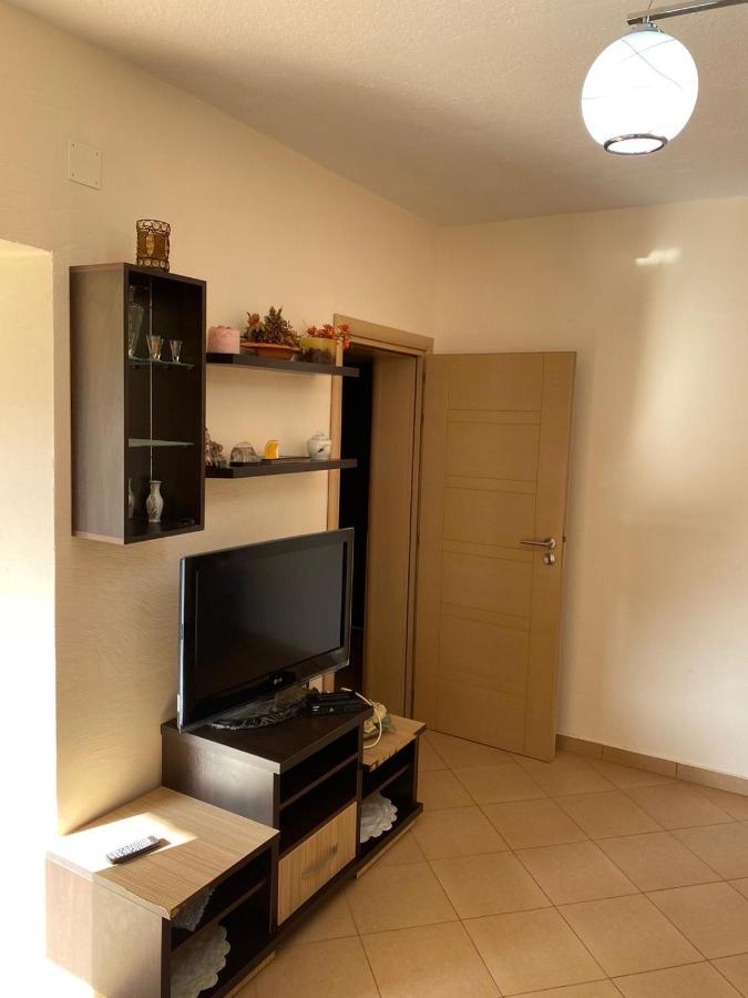 88 Apartment Himare Buitenkant foto