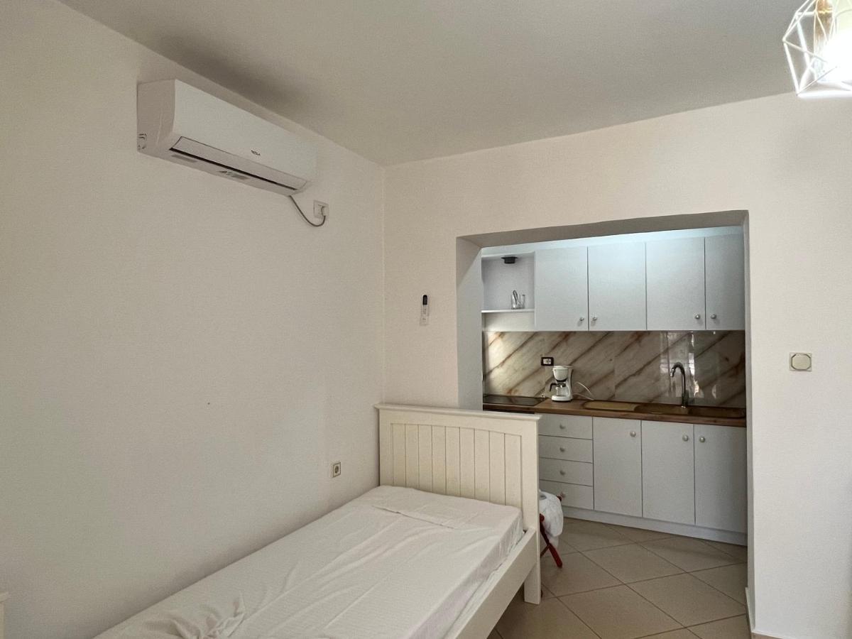 88 Apartment Himare Buitenkant foto