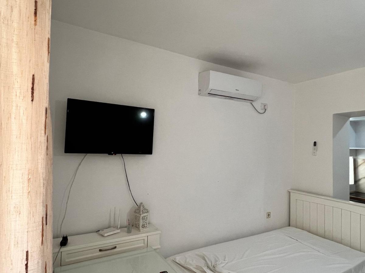 88 Apartment Himare Buitenkant foto